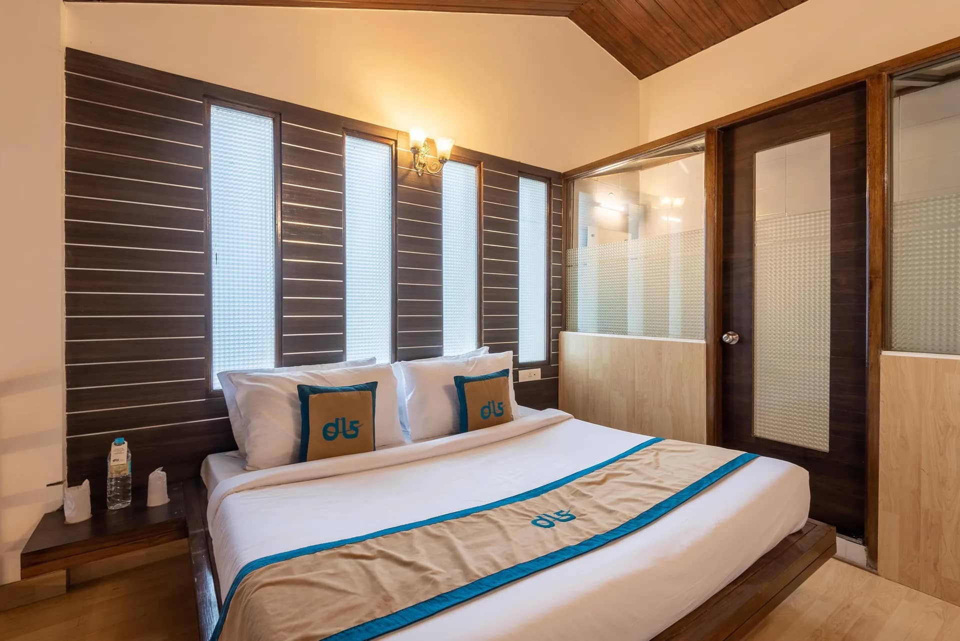 Master Suite with Bathtub and Valley View