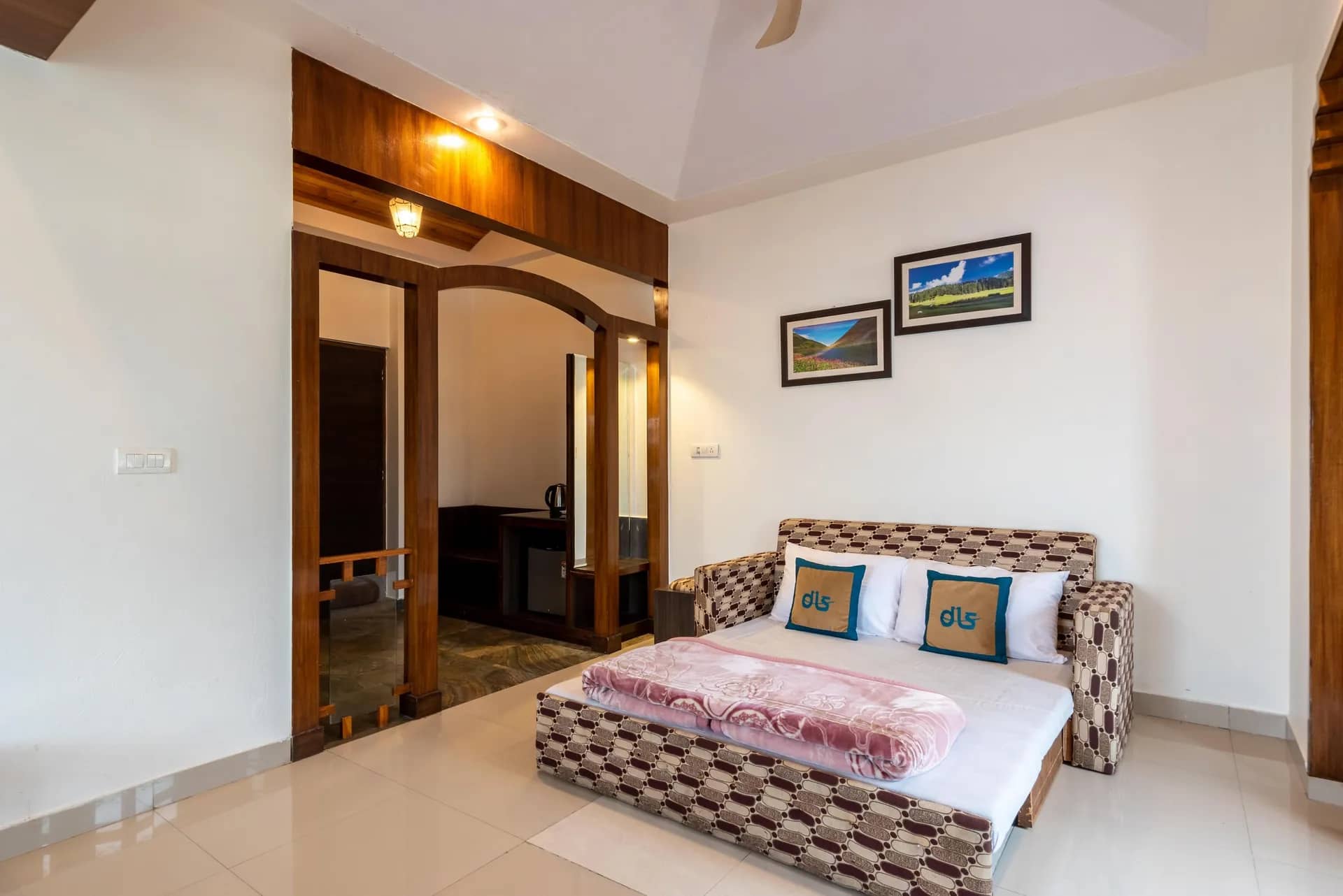 Jr. Suite with Bathtub and Valley View