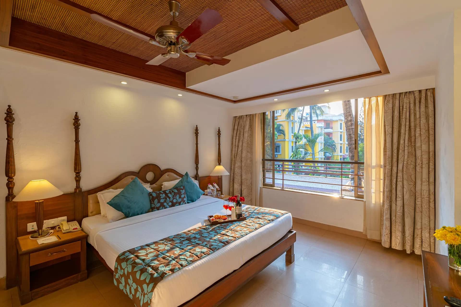 Suite Room with Bathtub