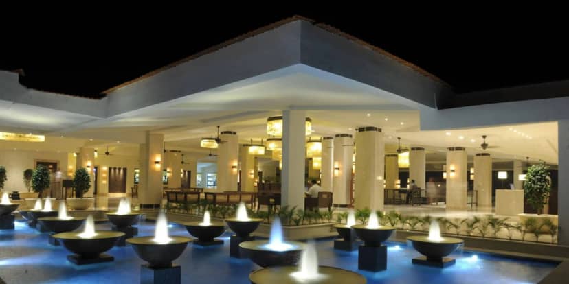 Holiday Inn Resort Facade