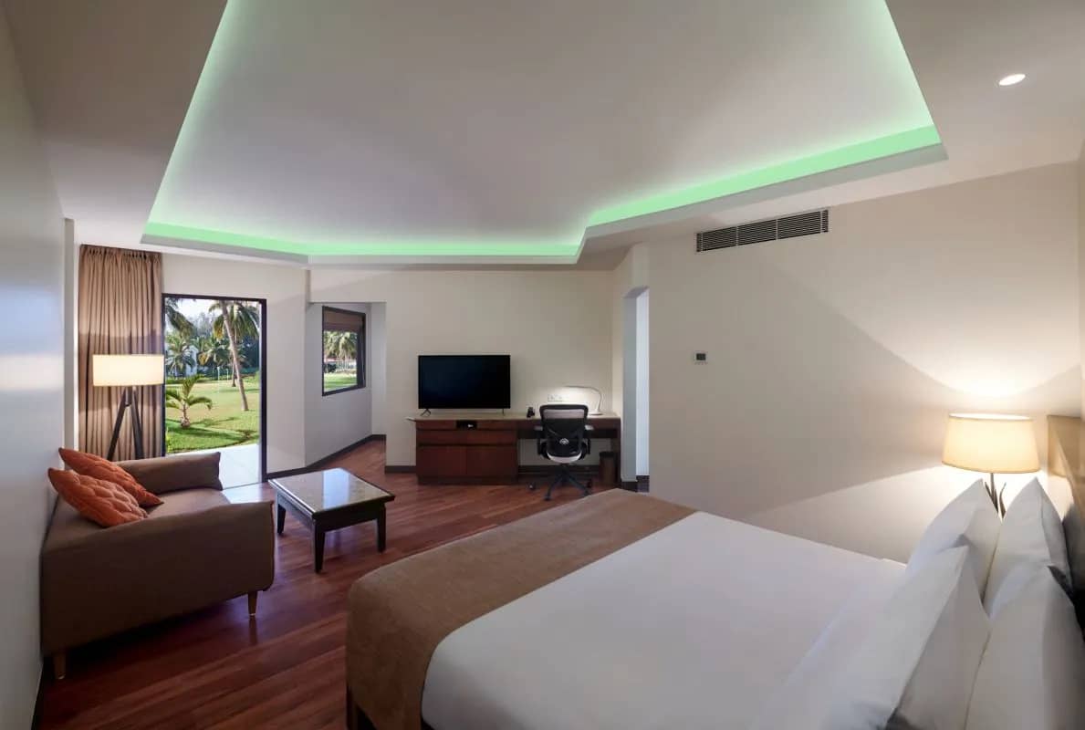 King Bed Premium Ocean View Smoking