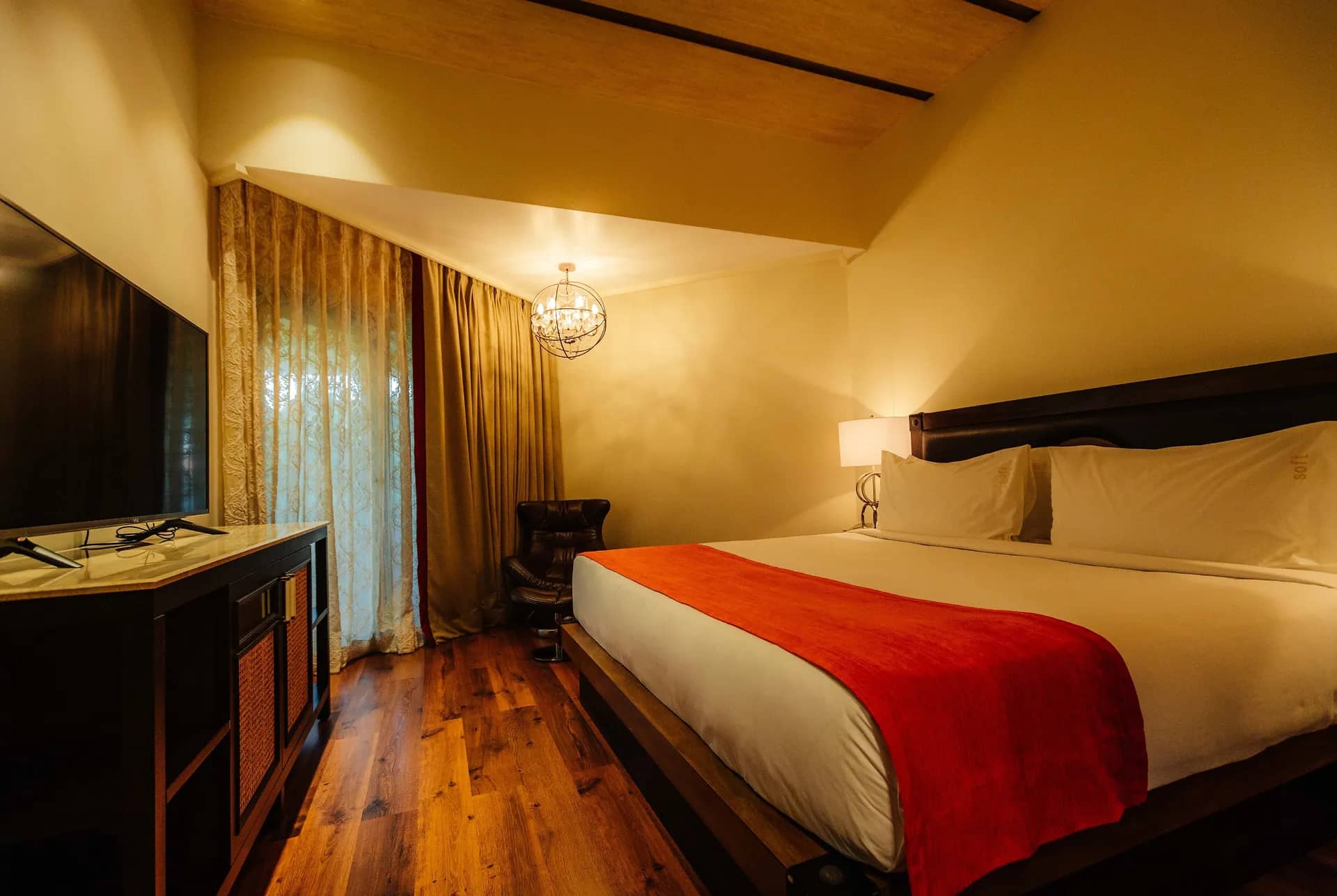 King Bed Suite