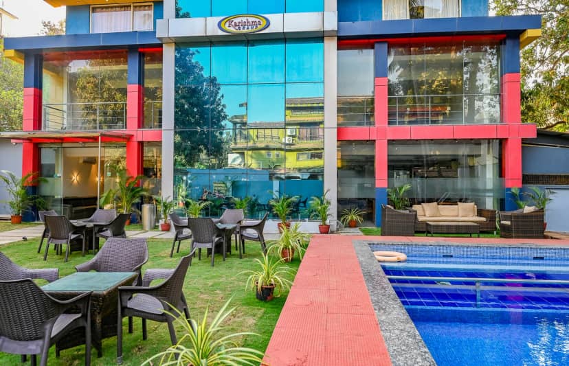 Hotel Karishma Grand Facade