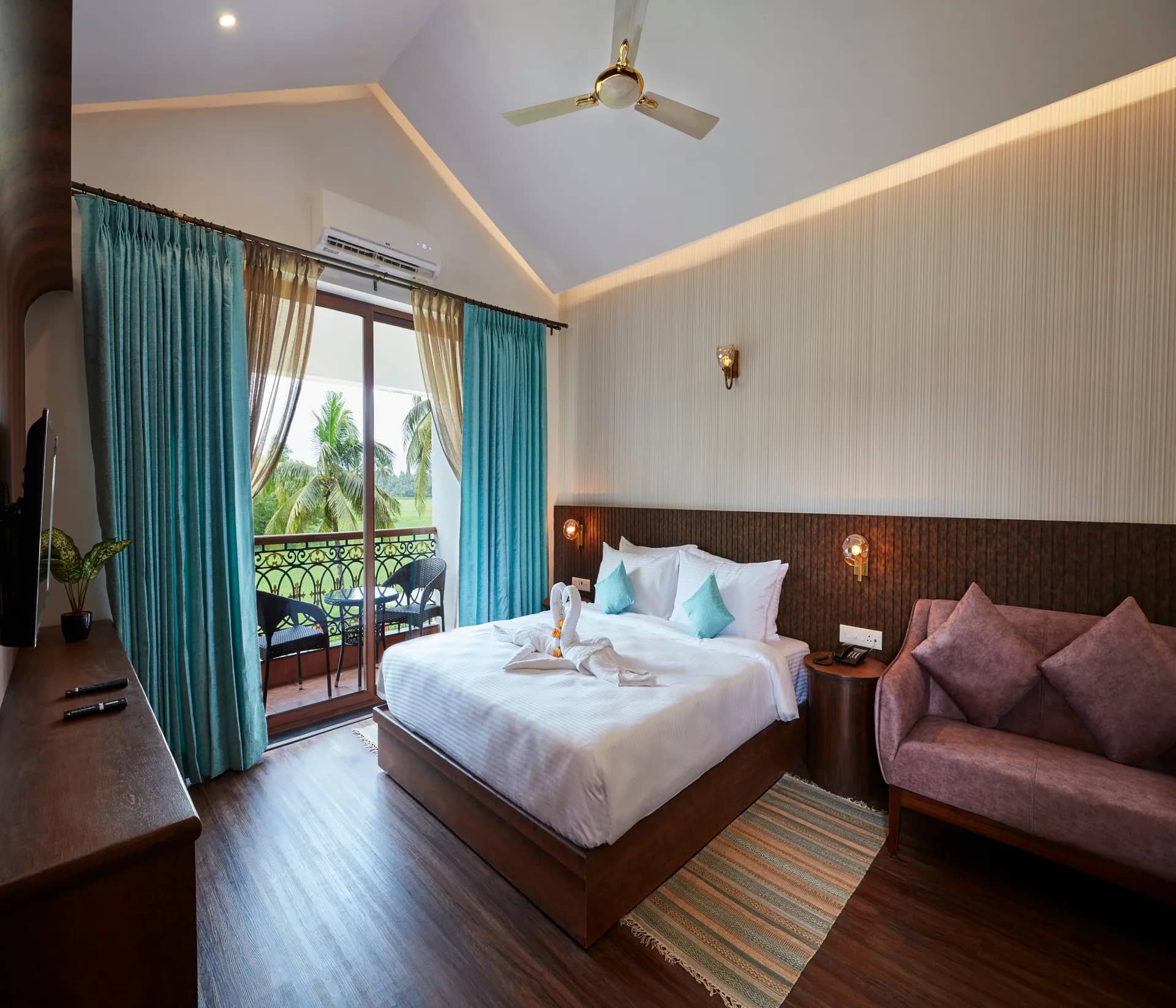 Luxury Suite with Balcony