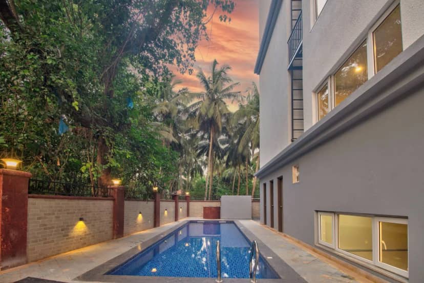 Twin Fountains Swimming Pool