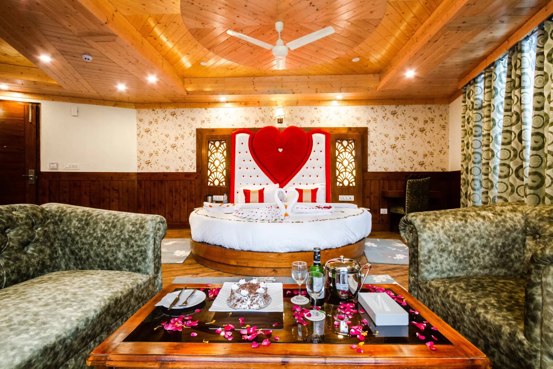 Honeymoon Suite with Balcony