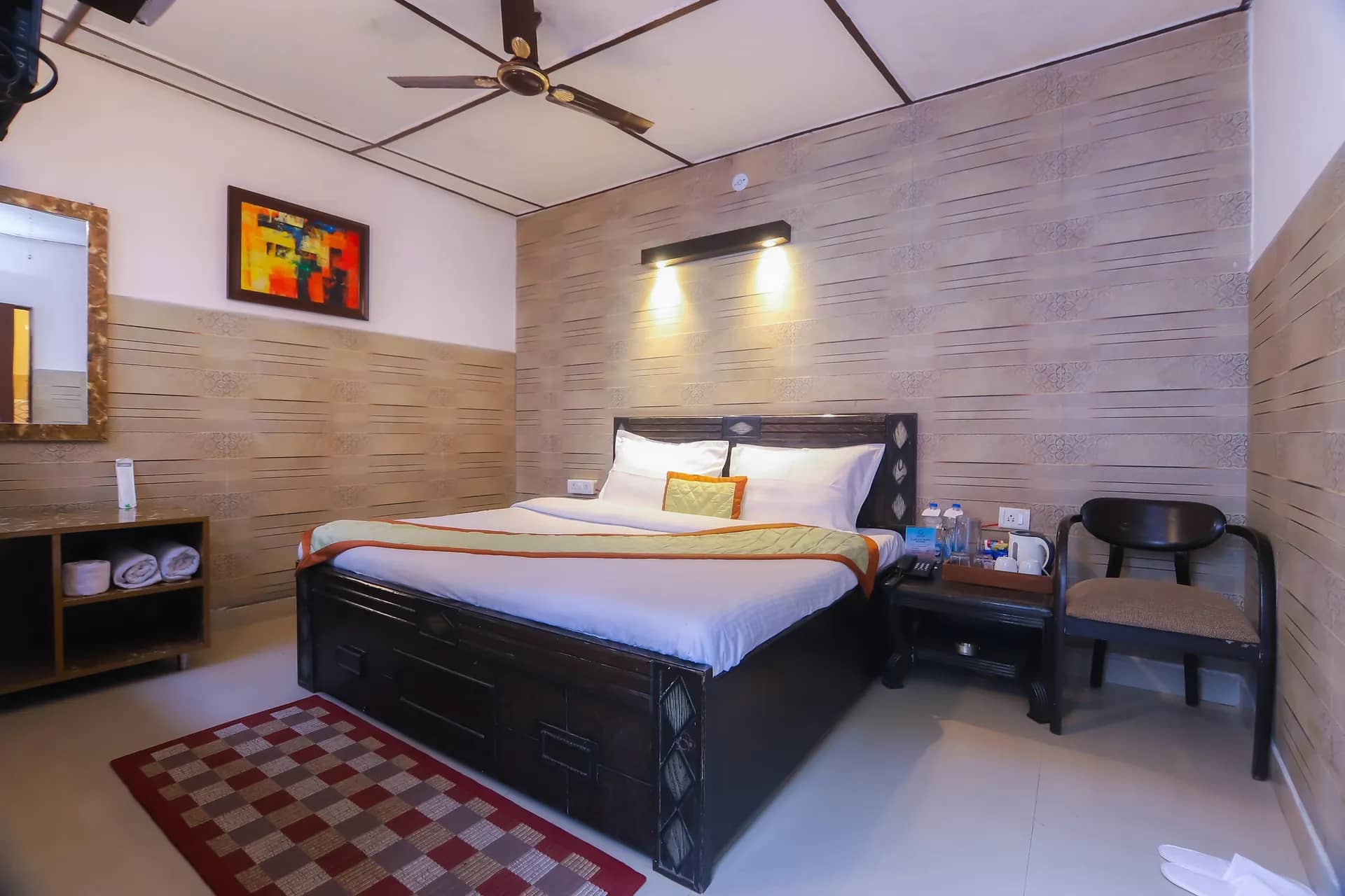 Deluxe Room (NO VIEW )