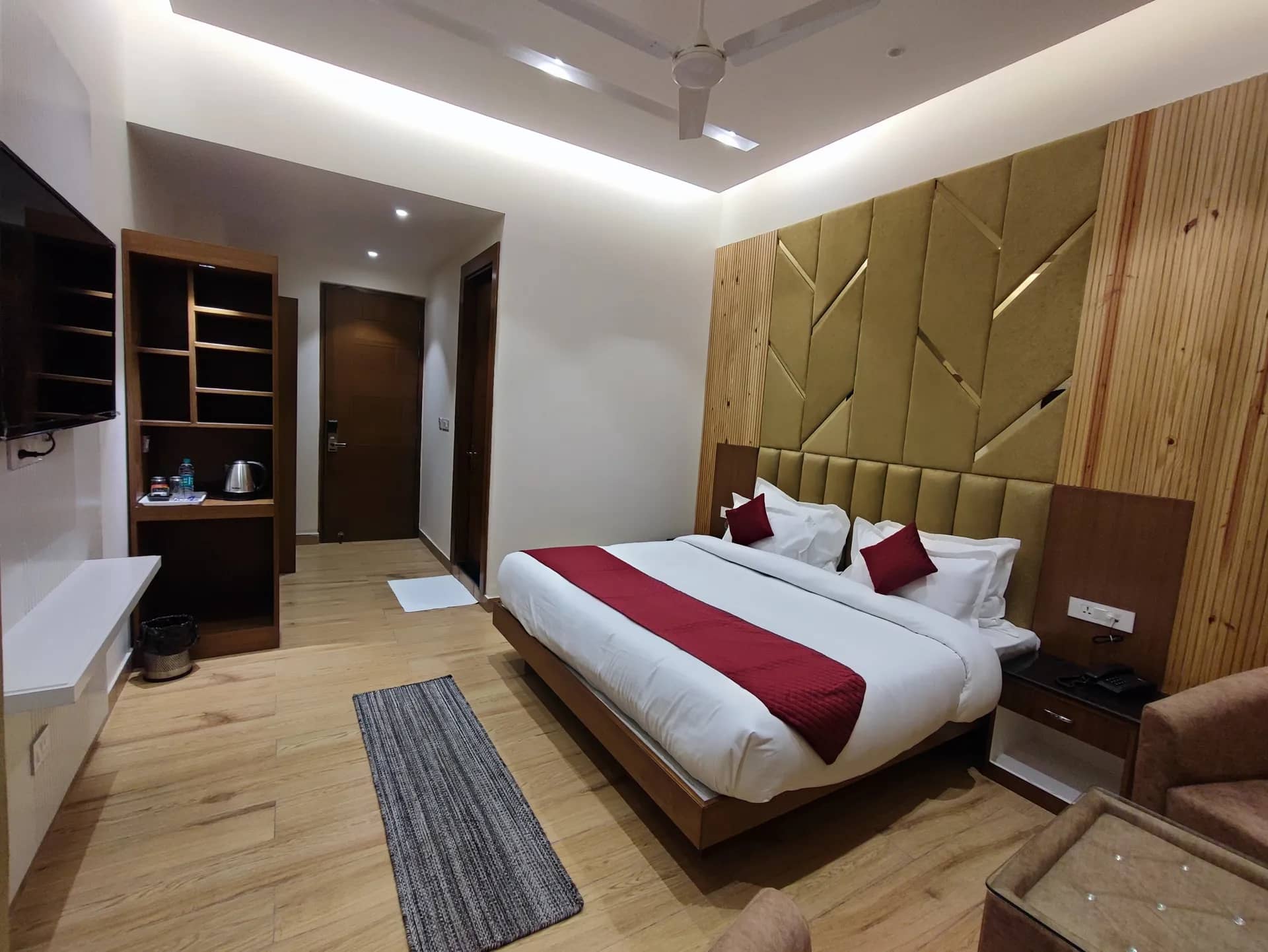 Hotel North Wood Room