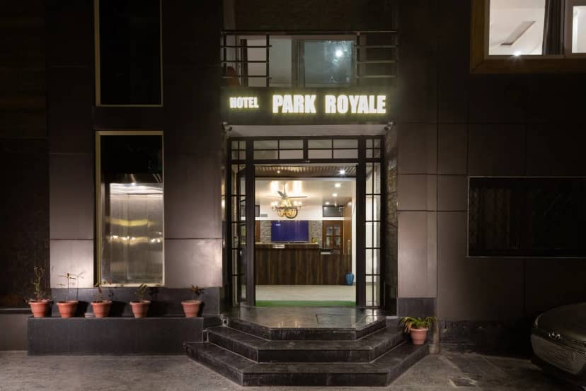 Hotel Park Royale Inn Entrance