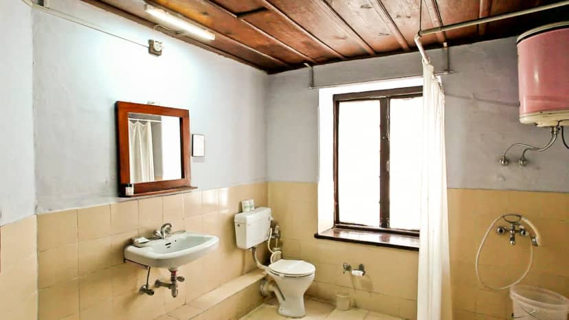 Hotel Chevron Fairhavens, Nainital Washroom