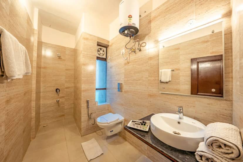 Langdale Manor Nainital Washroom