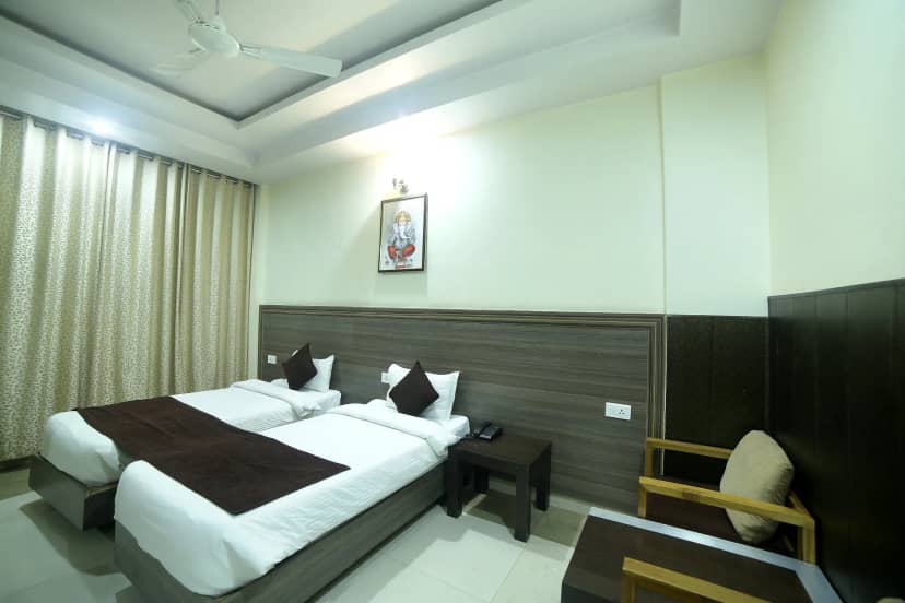 HOTEL TRIHARI Room
