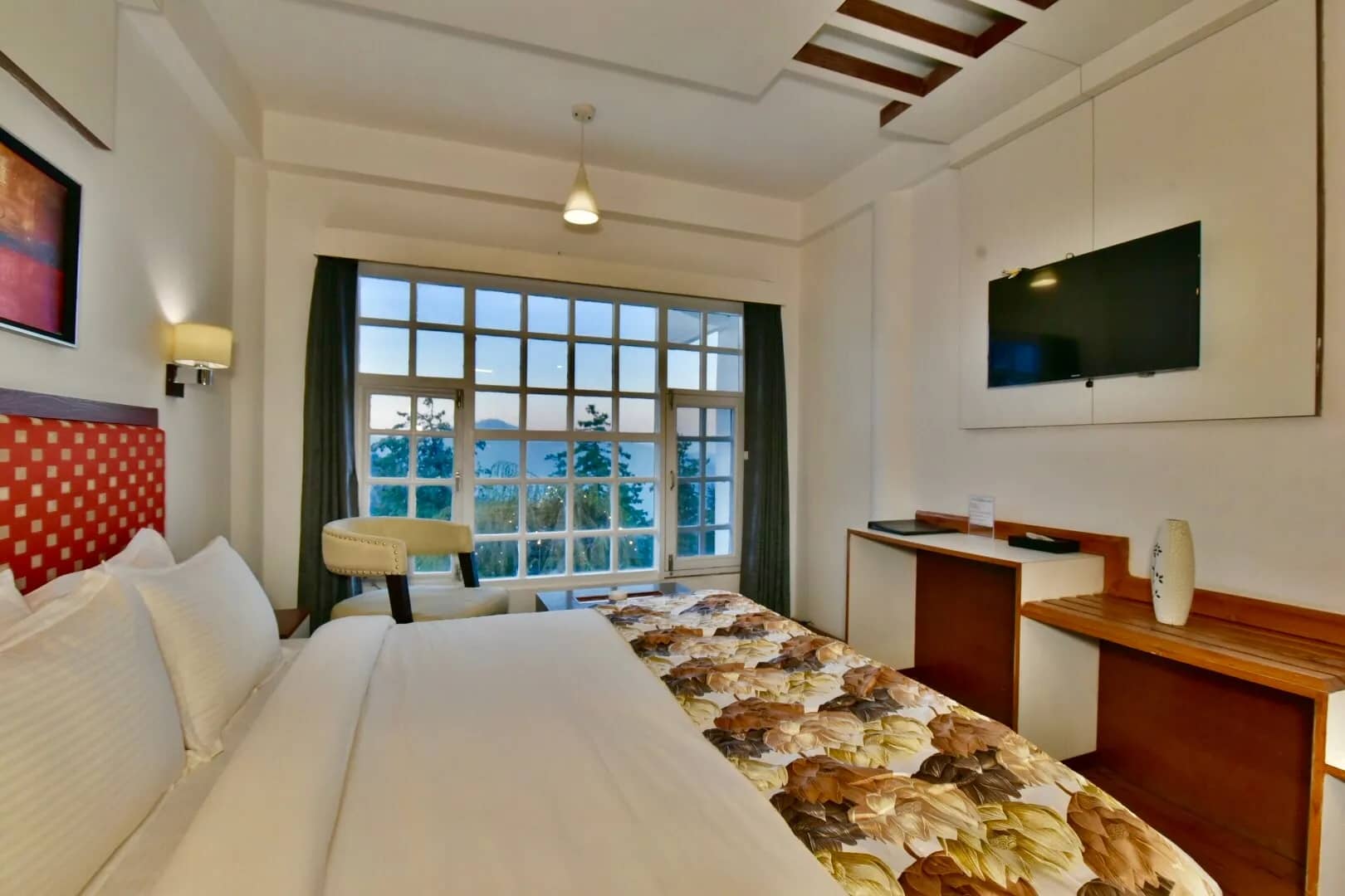 Deluxe with Mountain View