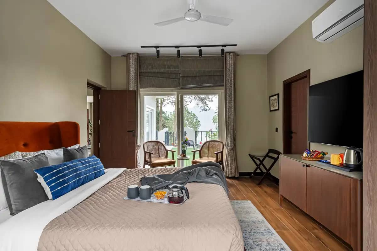 Bedroom 1 — Kaira, Bhimtal