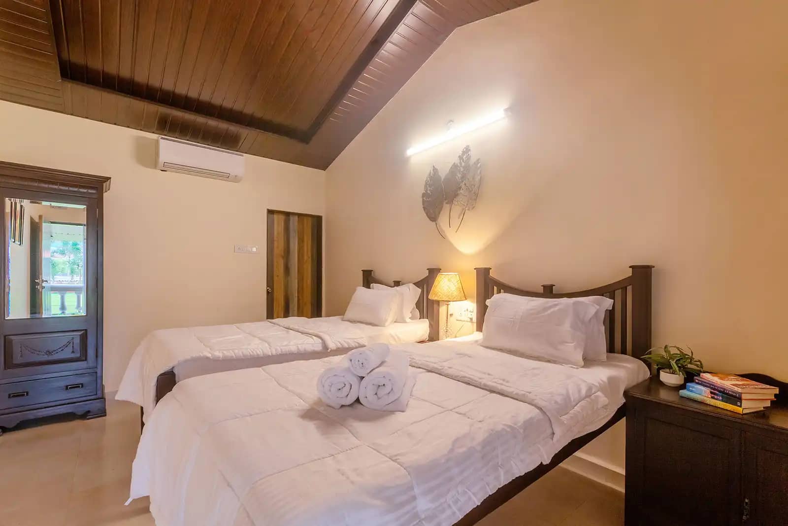 Bedroom 1 — La Palm, Lonavala