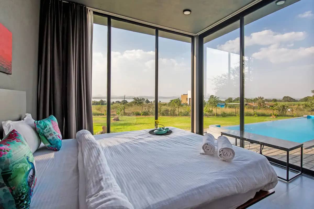 Bedroom 1 — Villa Meer, Nashik