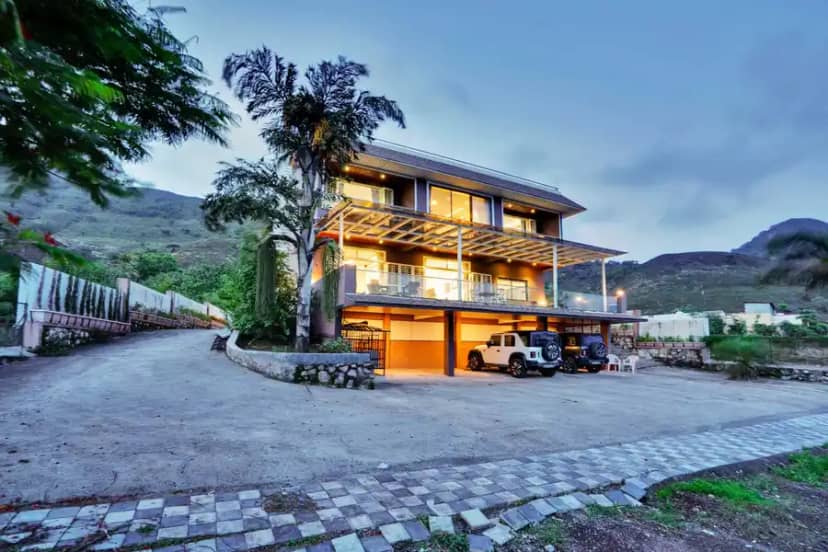 Villa Veya, Satara