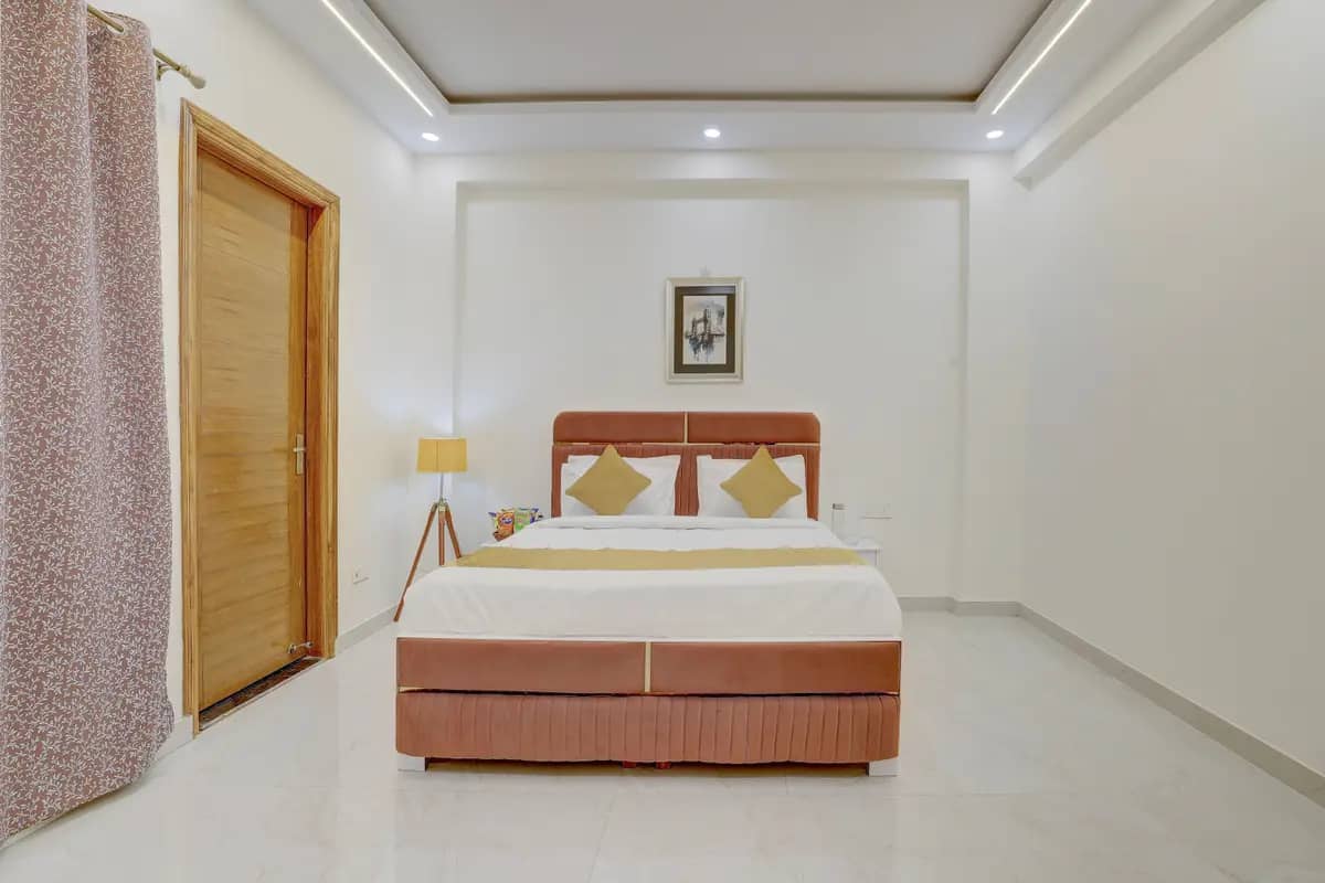 Bedroom 1 — Zinnia, Delhi NCR
