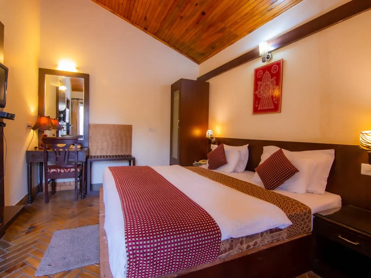 The Tal Paradise( 20 km from Nainital ) A Lake Side Hotel