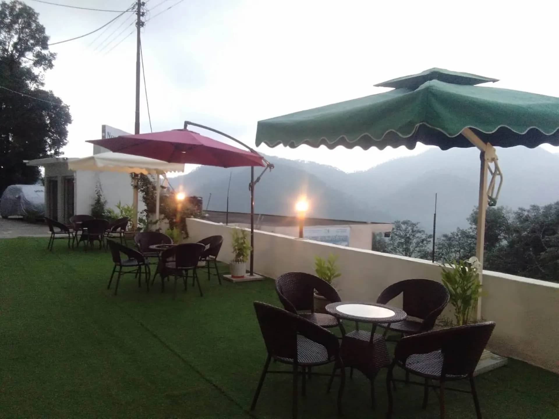 Hotel Kausani Retreat