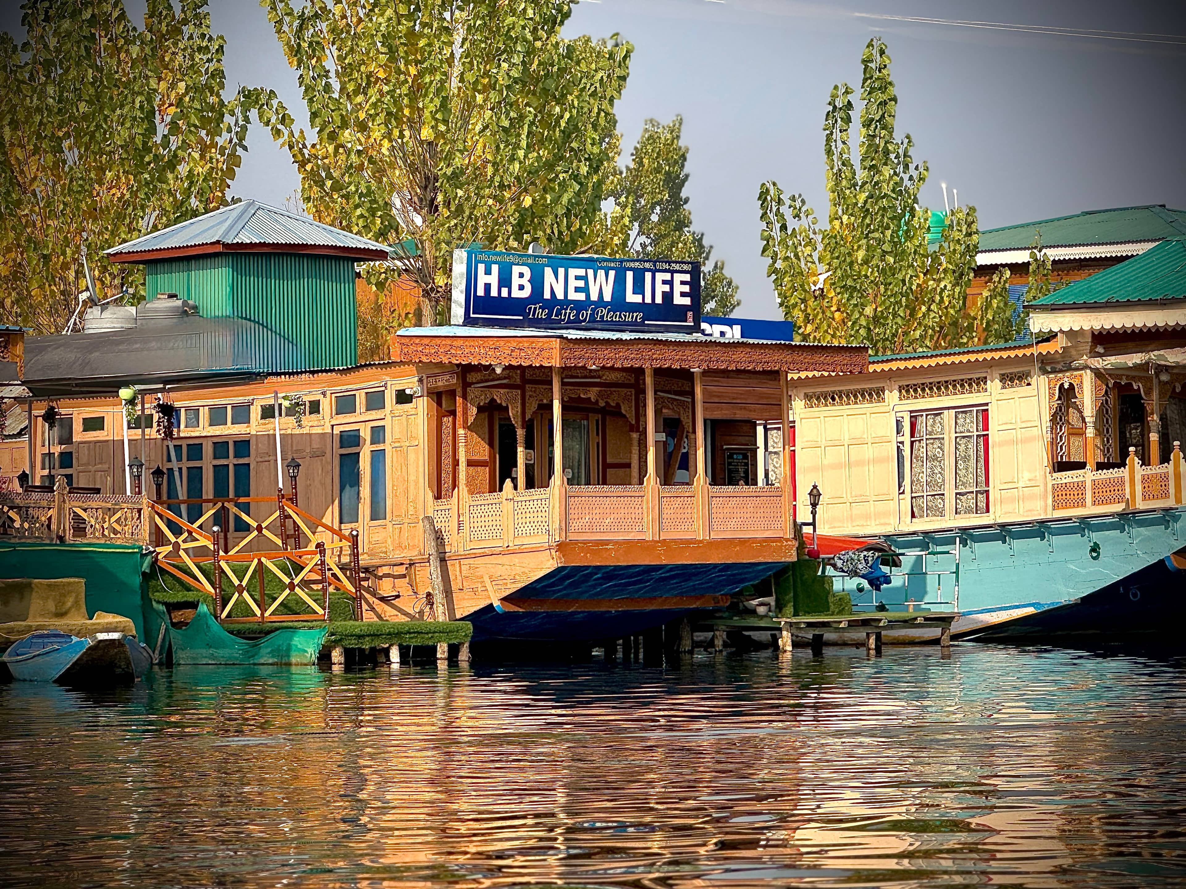 Deluxe Houseboat