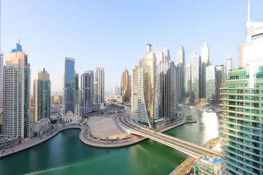 3BR with Marina Skyline Views, Near Mall & Metro
