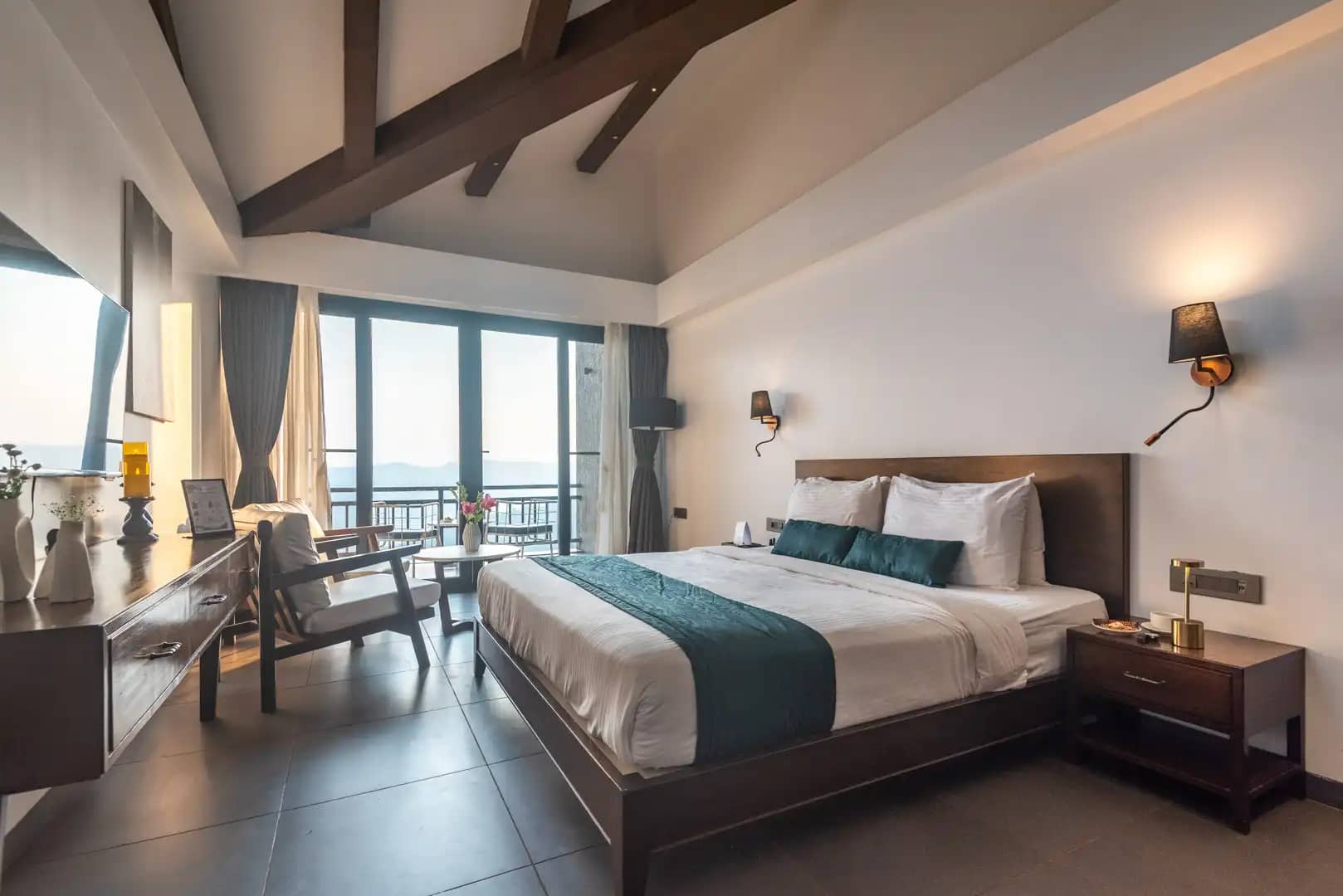 Junior Suite w/ Mountain View @ Vee Resort