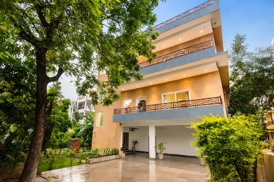 Leora Amar Villa