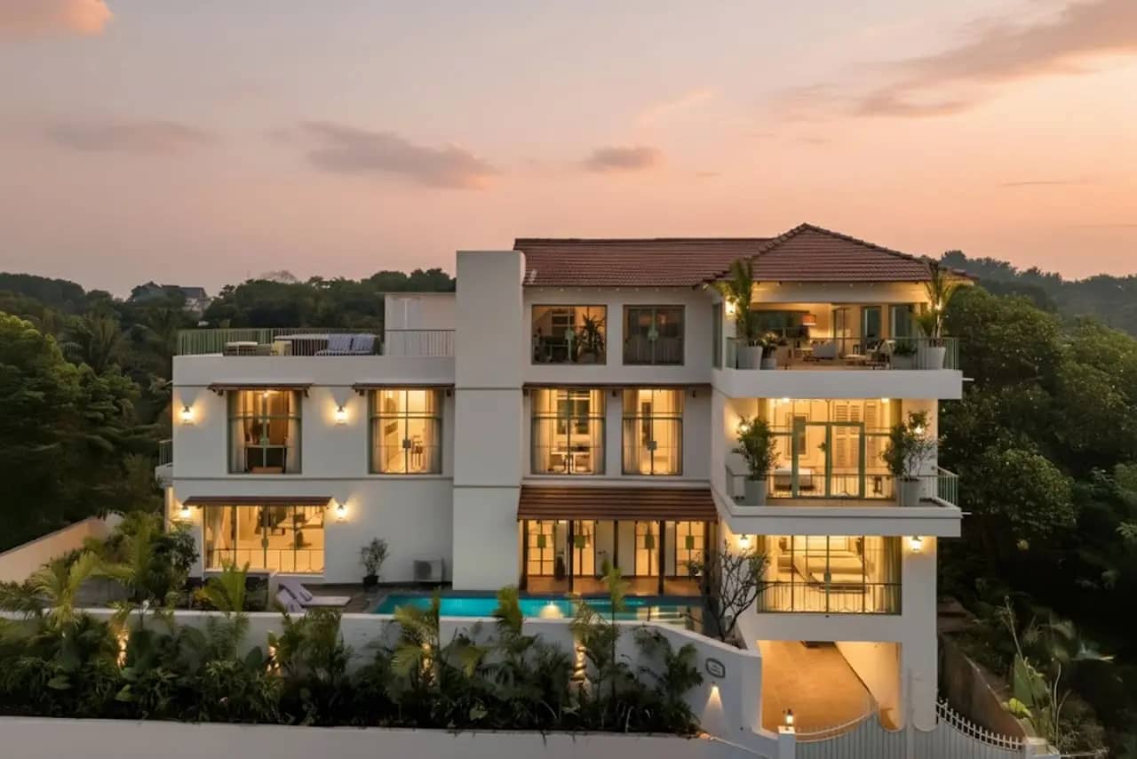 Moonstone Villa - Vagator w/ Pool & Rooftop Jacuzzi