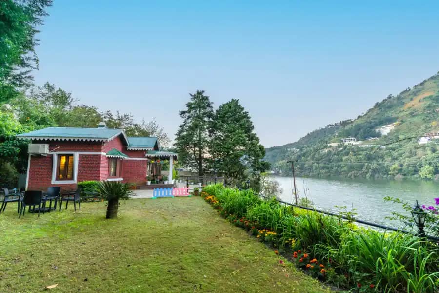 SaffronStays Gardens On