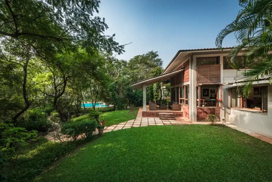 SaffronStays Laguna