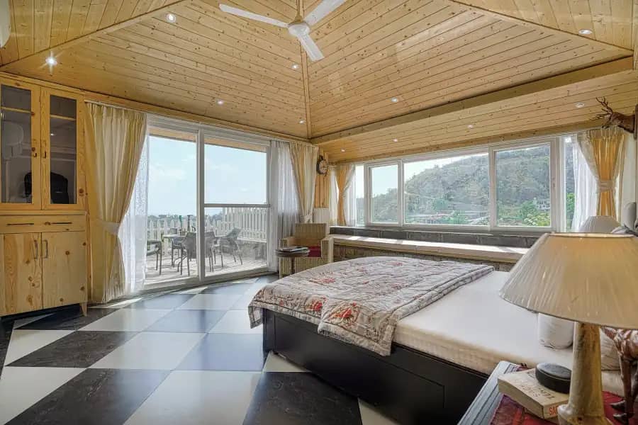 SaffronStays Woodpeckers Suite