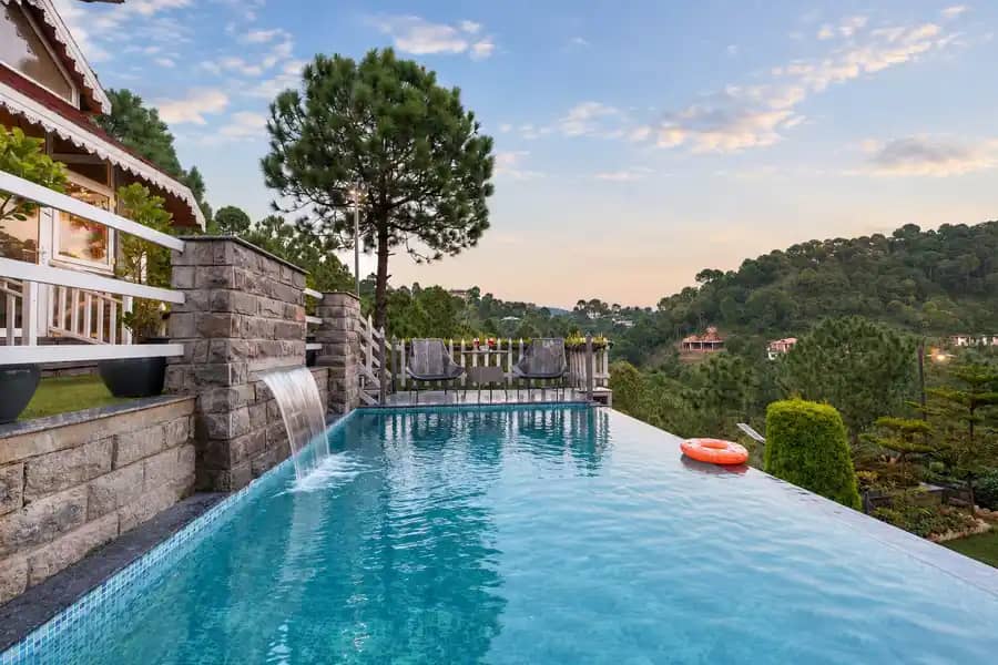 Shivangan W/Infinity Pool Kasauli