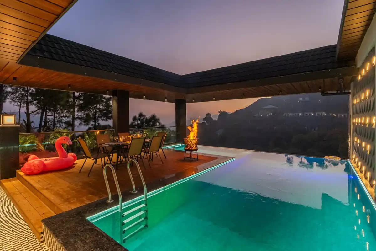 The Kasa w/ Heated Infinity Pool & Home Theatre