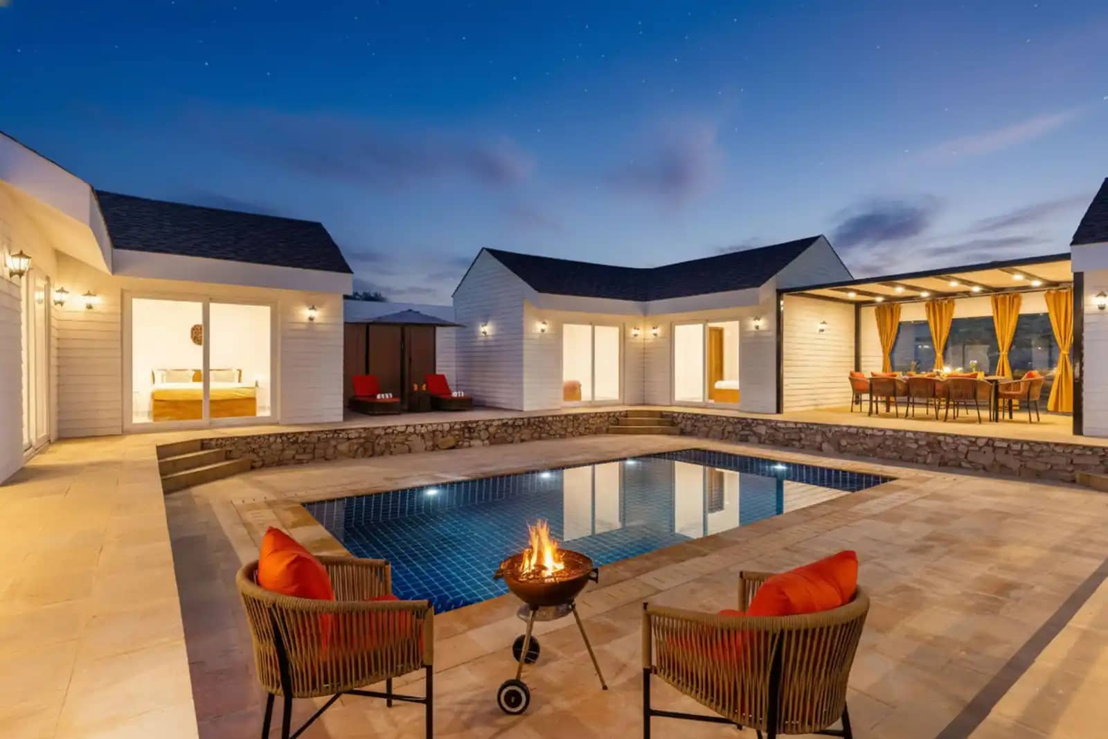 The Leo's Manor