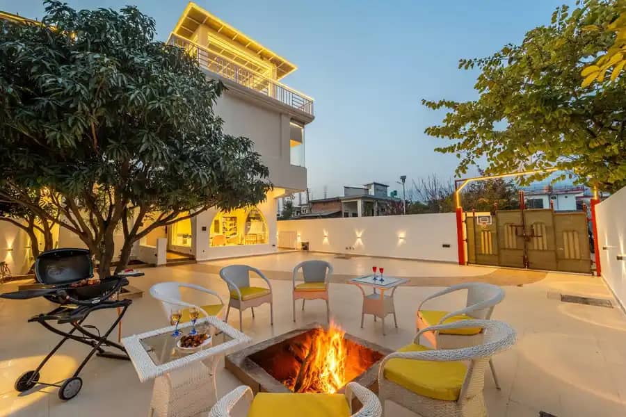 Tirtham Ivory Home W/ Jacuzzi